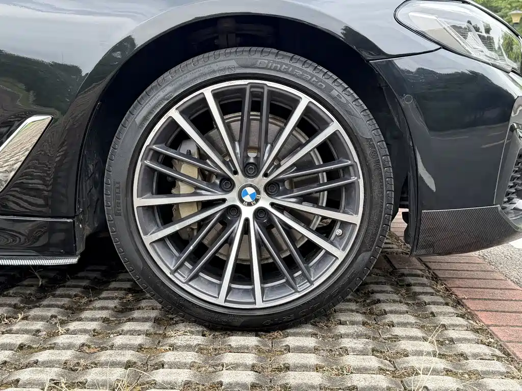 BMW 5 Series 2022 — фото 10