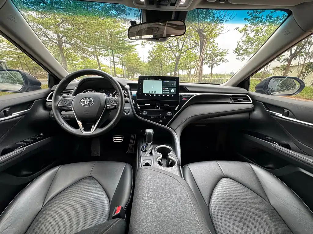Toyota Camry 2022 — фото 8