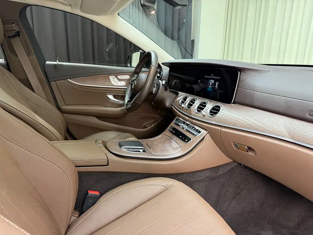 Mercedes-Benz E-Class 2023 — фото 17