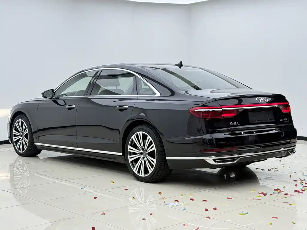 Audi A8 2019 — фото 25