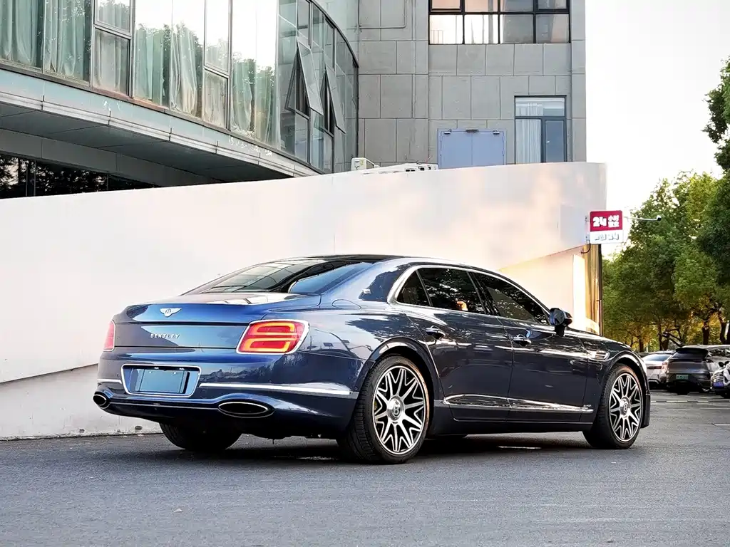 Bentley Flying Spur 2020 — фото 7