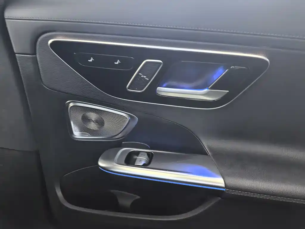 Mercedes-Benz C-Class 2023 — фото 33