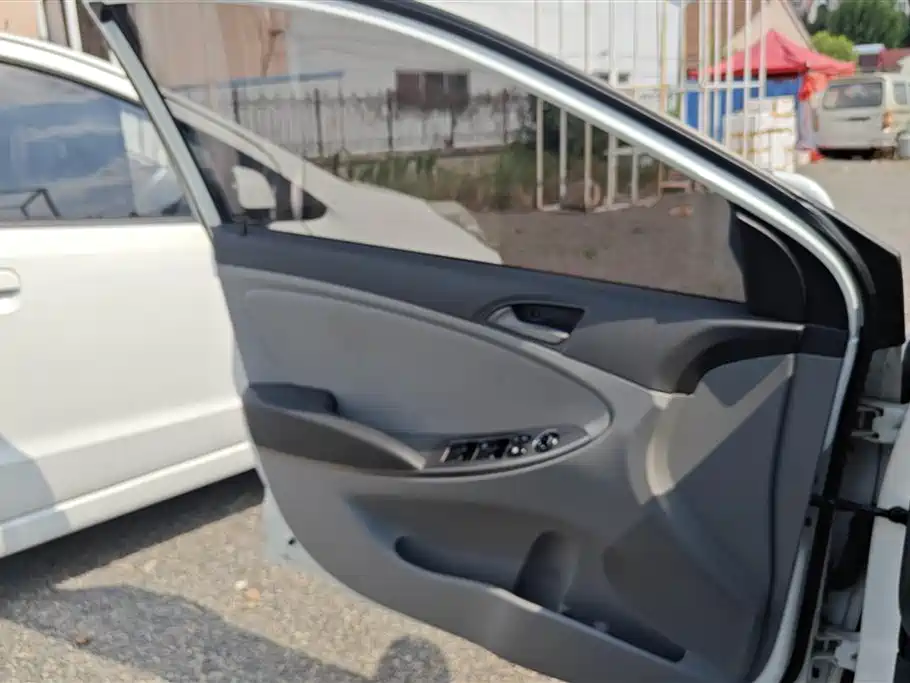 Hyundai Verna 2016 — фото 7