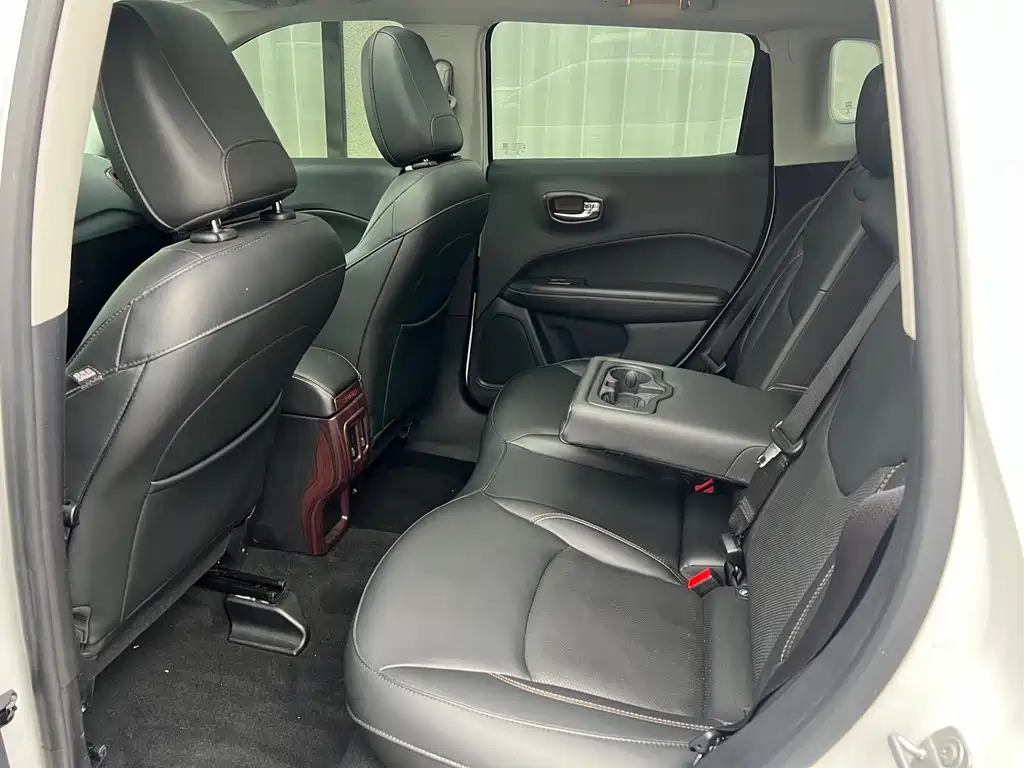 Jeep Compass 2018 — фото 6