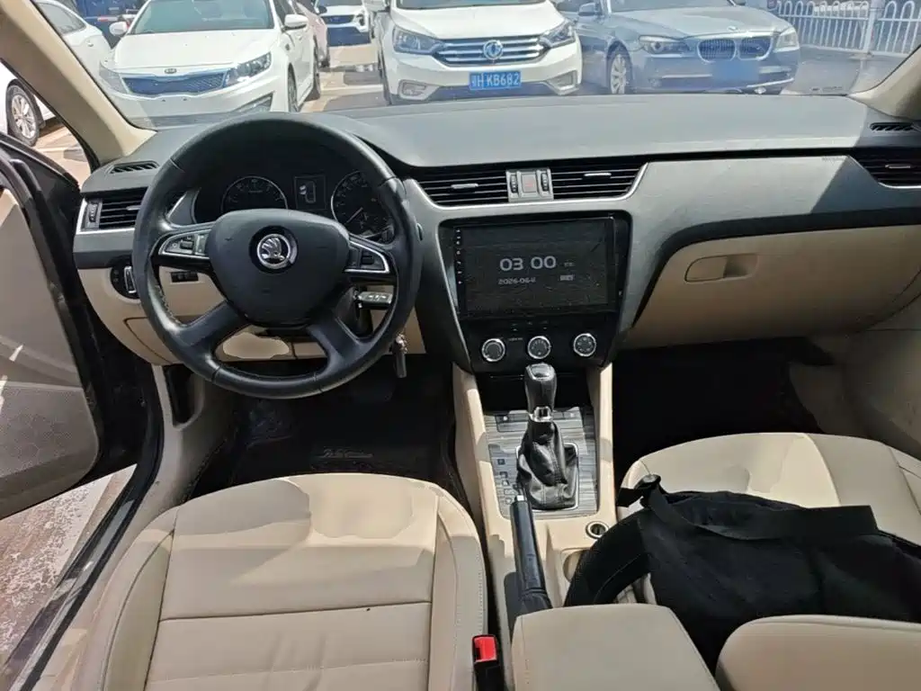 Skoda Octavia 2015 — фото 10