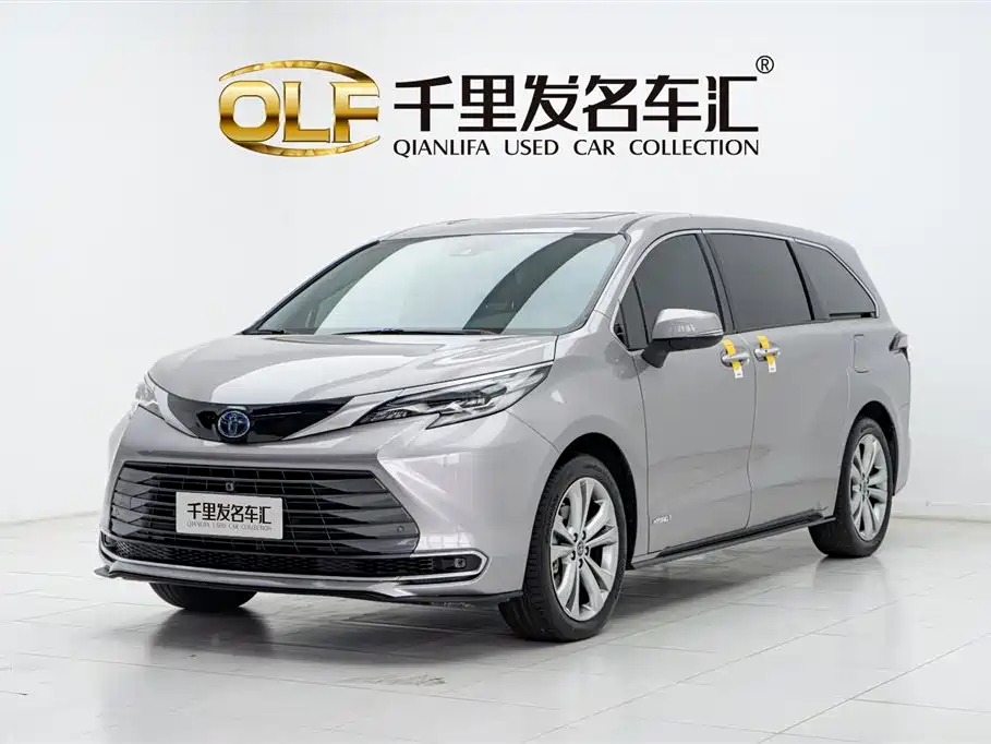 Toyota Sienna 2024 — фото 1