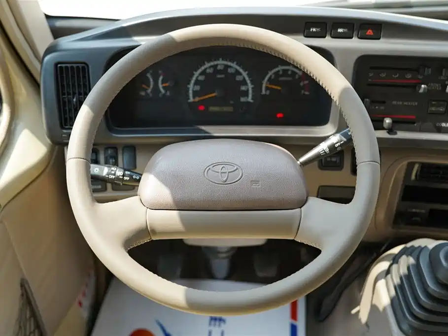 Toyota Coaster 2016 — фото 16