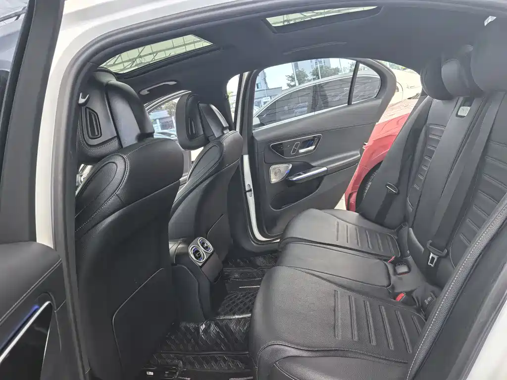 Mercedes-Benz C-Class 2023 — фото 20