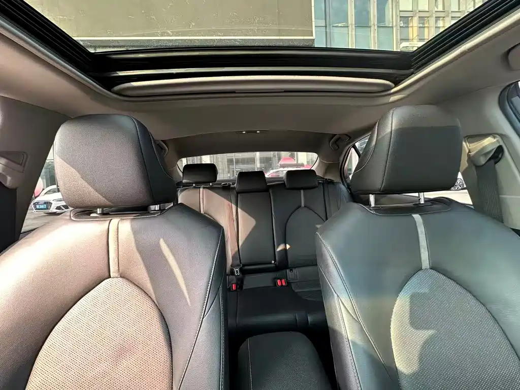 Toyota Camry 2018 — фото 26