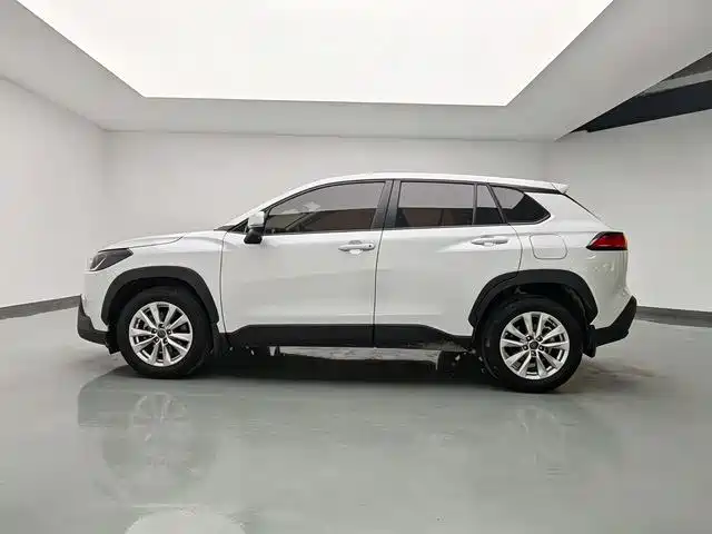 Toyota Corolla Cross 2022 — фото 8