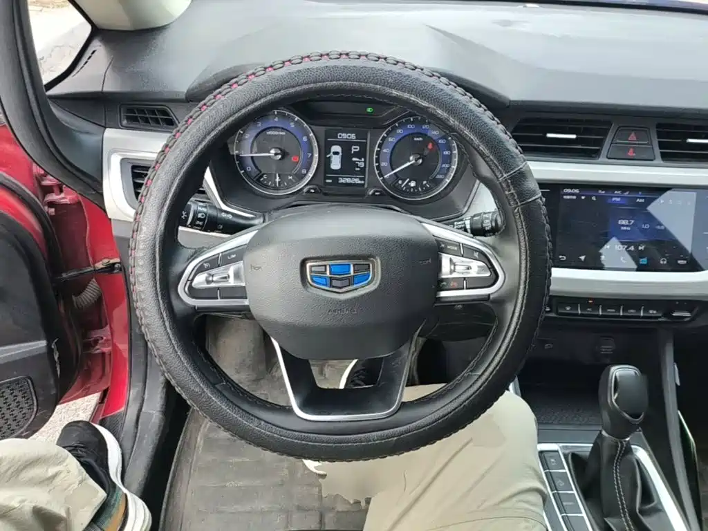 Geely Vision X3 2021 — фото 11