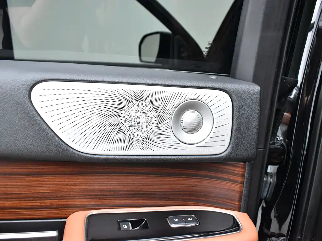 Lincoln Navigator 2019 — фото 20