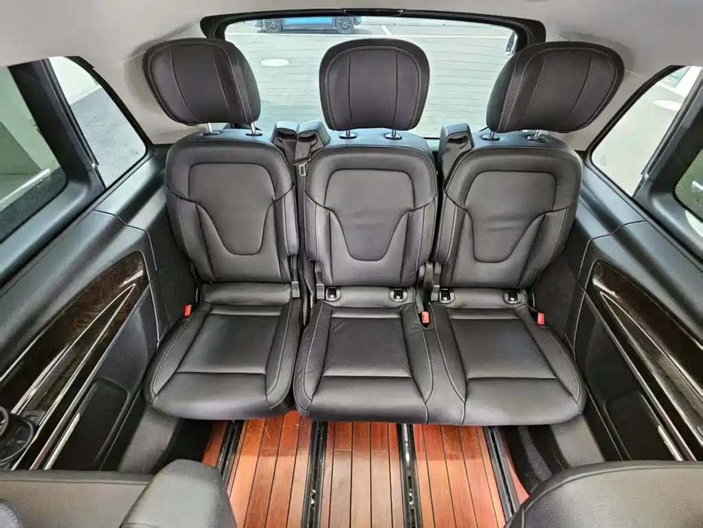 Mercedes-Benz V-Class 2020 — фото 18