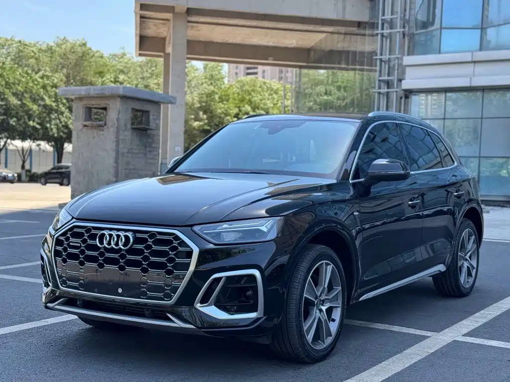 Audi Q5L 2022 — фото 1