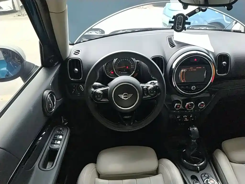 MINI Countryman 2017 — фото 11