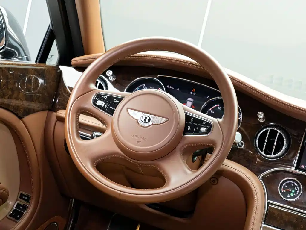 Bentley Mulsanne 2019 — фото 15