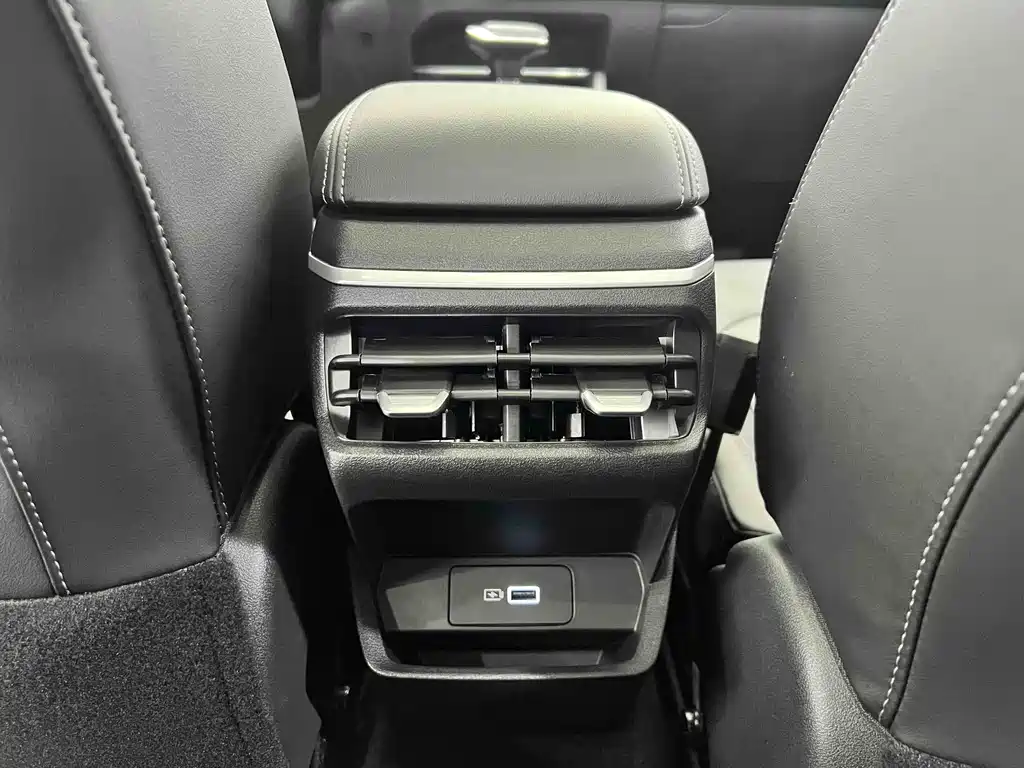 Geely Emgrand 2023 — фото 13