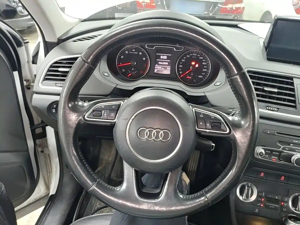 Audi Q3 2016 — фото 11