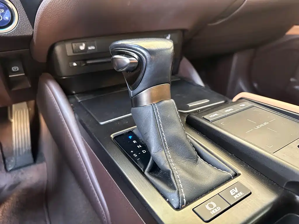 Lexus ES 2020 — фото 10