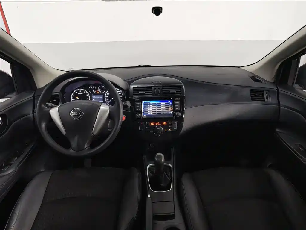 Nissan Tiida 2013