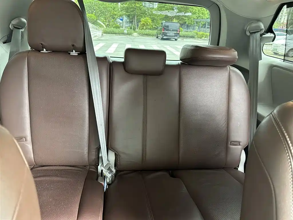 Toyota Sienna 2018 — фото 15