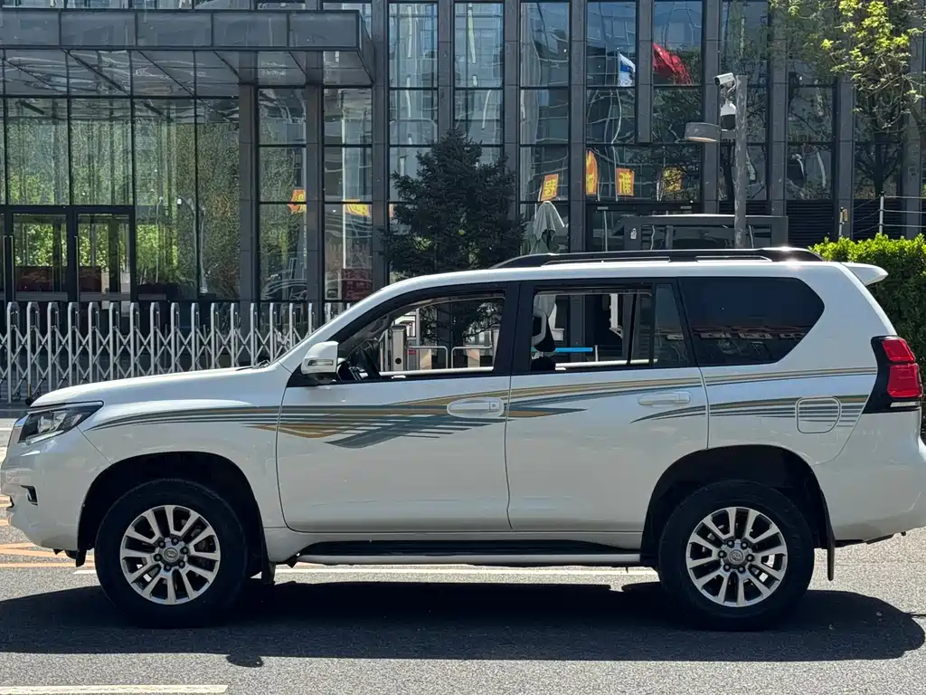 Toyota Prado 2018 — фото 3