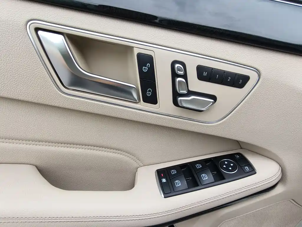Mercedes-Benz E-Class 2014 — фото 16