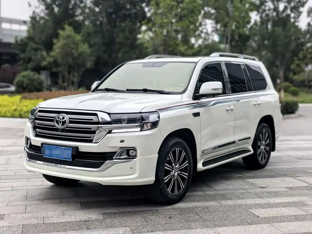 Toyota Land Cruiser 2020 — фото 1