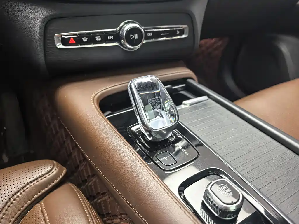 Volvo XC90 PHEV 2022 — фото 19