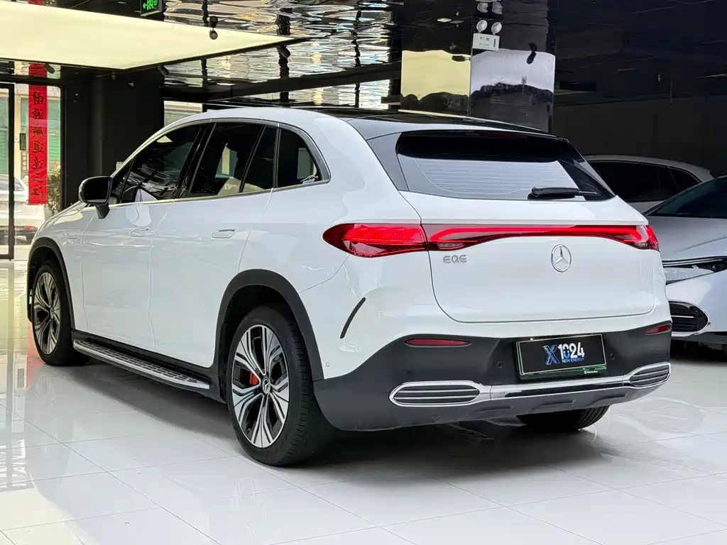 Mercedes-Benz EQE SUV 2024 — фото 6