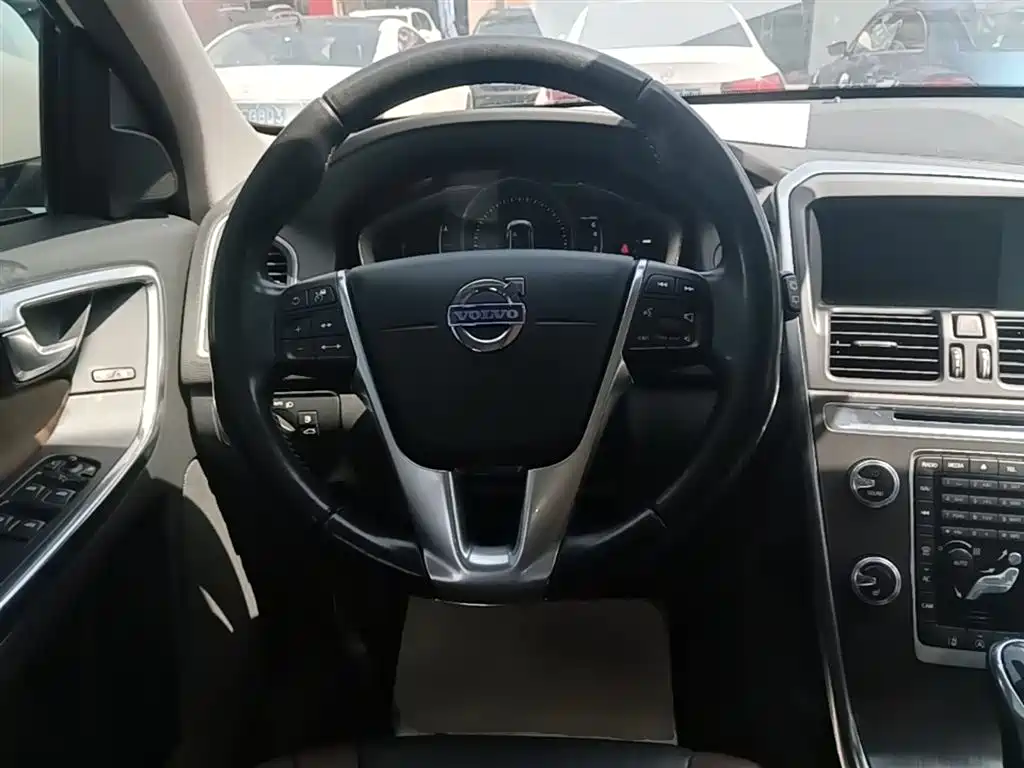 Volvo XC60 2015 — фото 11
