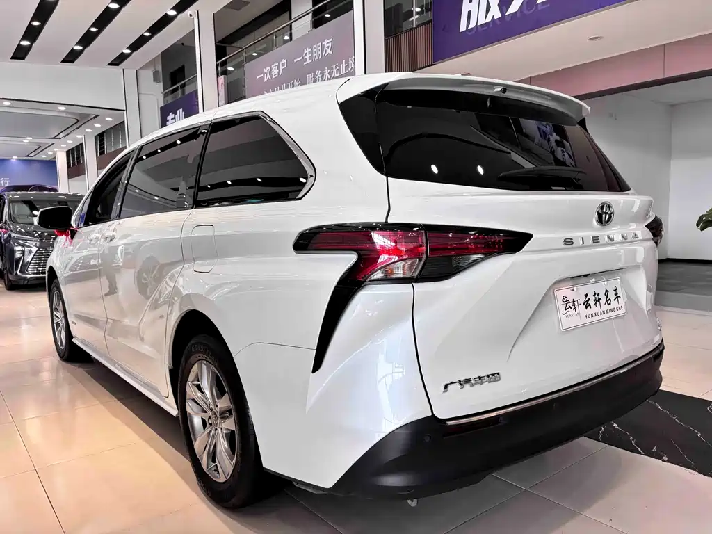 Toyota Sienna 2024 — фото 18