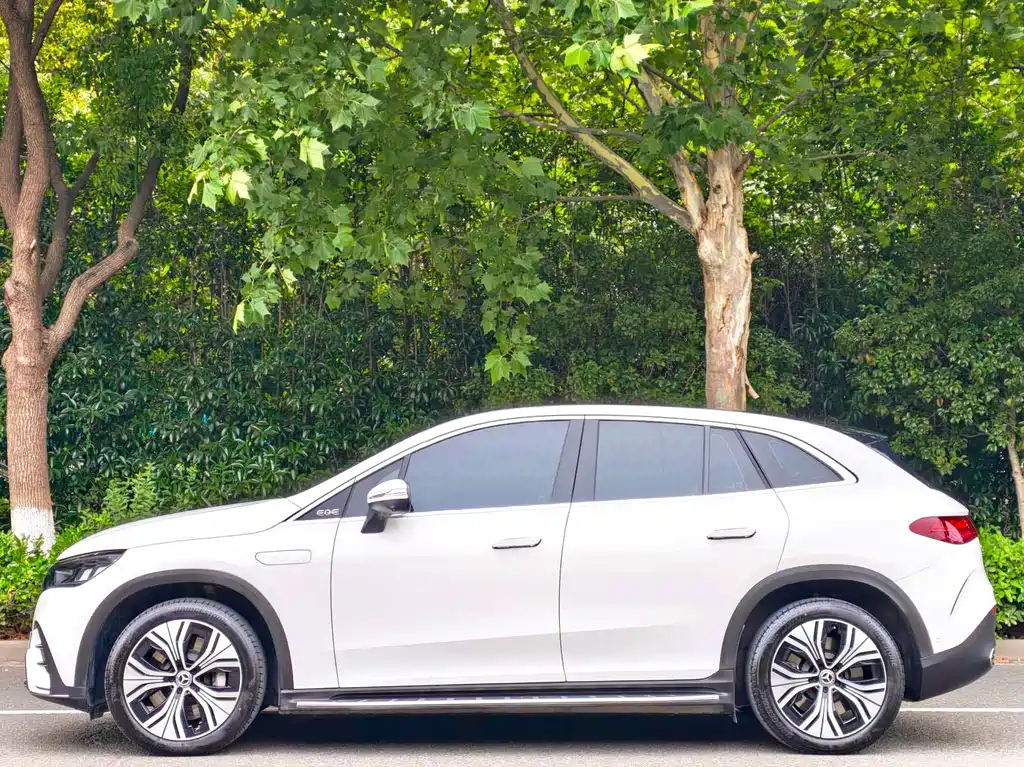 Mercedes-Benz EQE SUV 2025 — фото 3