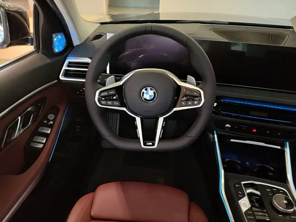 BMW 3 Series 2025 — фото 17