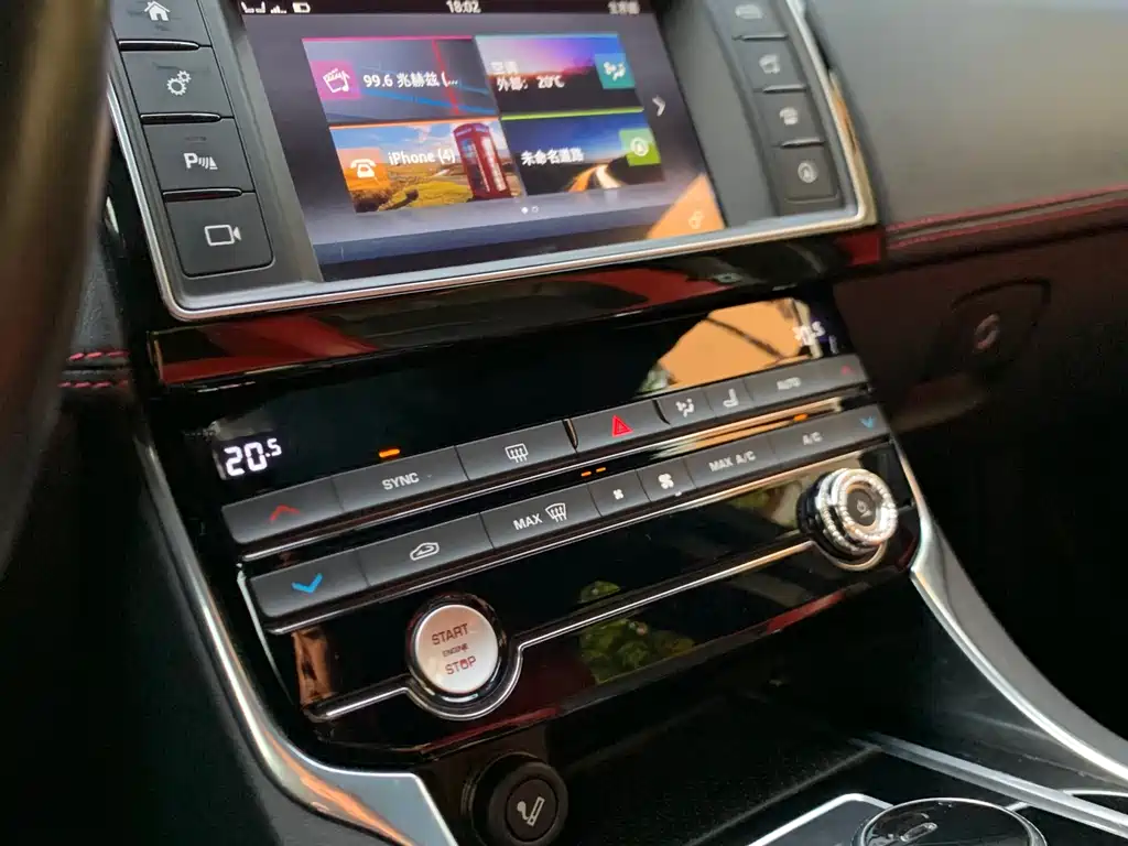 Jaguar XE 2017 — фото 17