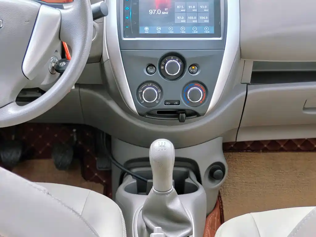 Nissan Sunny 2015 — фото 9
