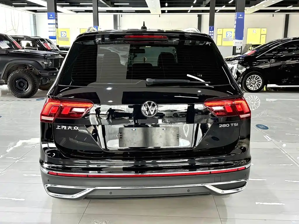Volkswagen Tiguan L 2023 — фото 11