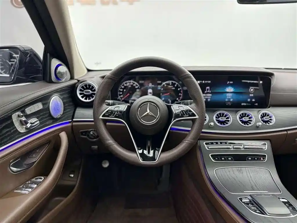 Mercedes-Benz E-Class 2023 — фото 9