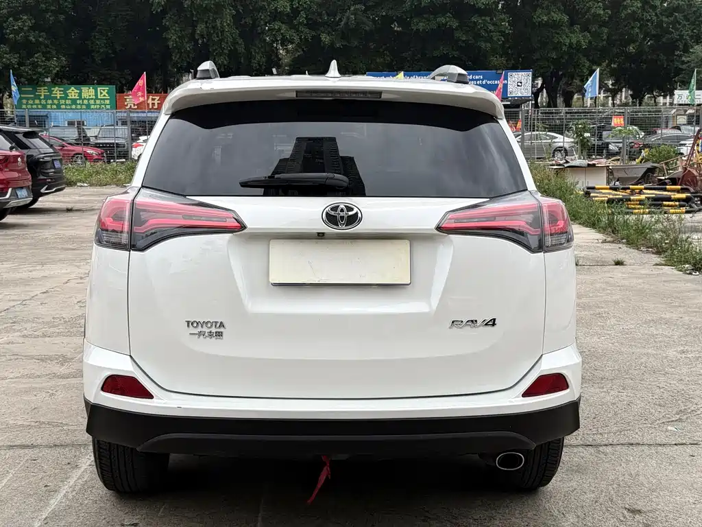Toyota RAV4 2019 — фото 17