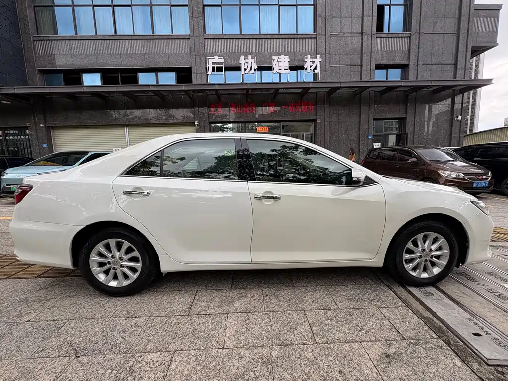Toyota Camry 2017 — фото 16
