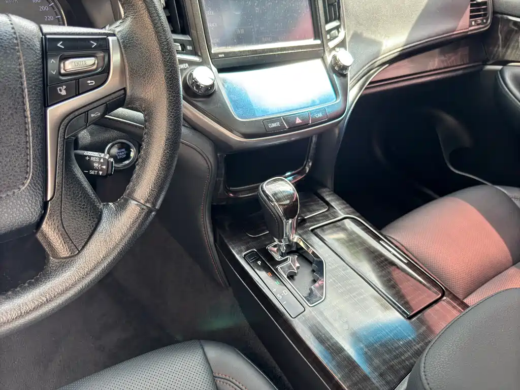 Toyota Crown 2018 — фото 15