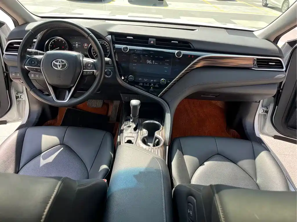 Toyota Camry 2019 — фото 24