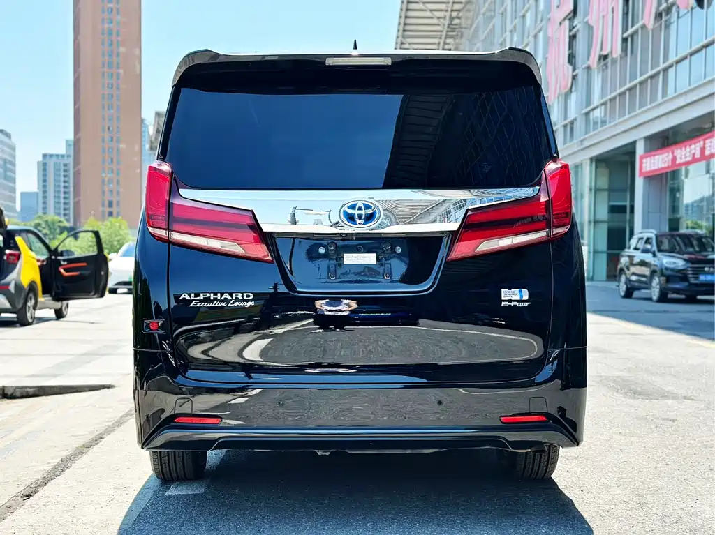 Toyota Alphard 2022 — фото 6