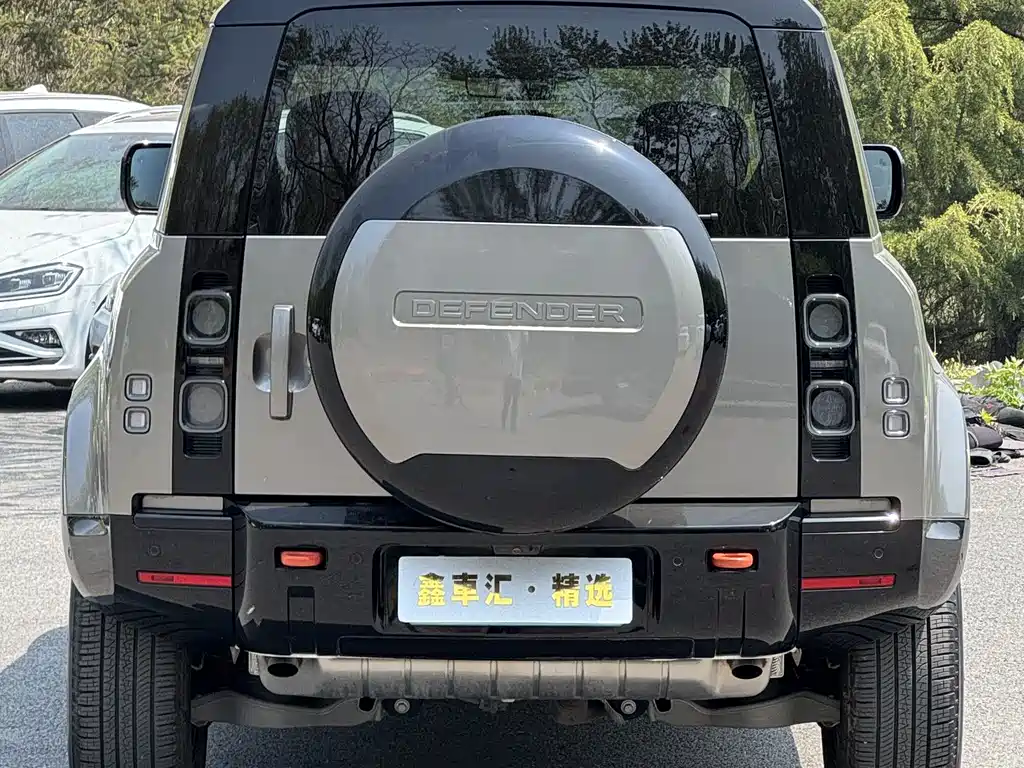 Land Rover Defender 2024 — фото 11