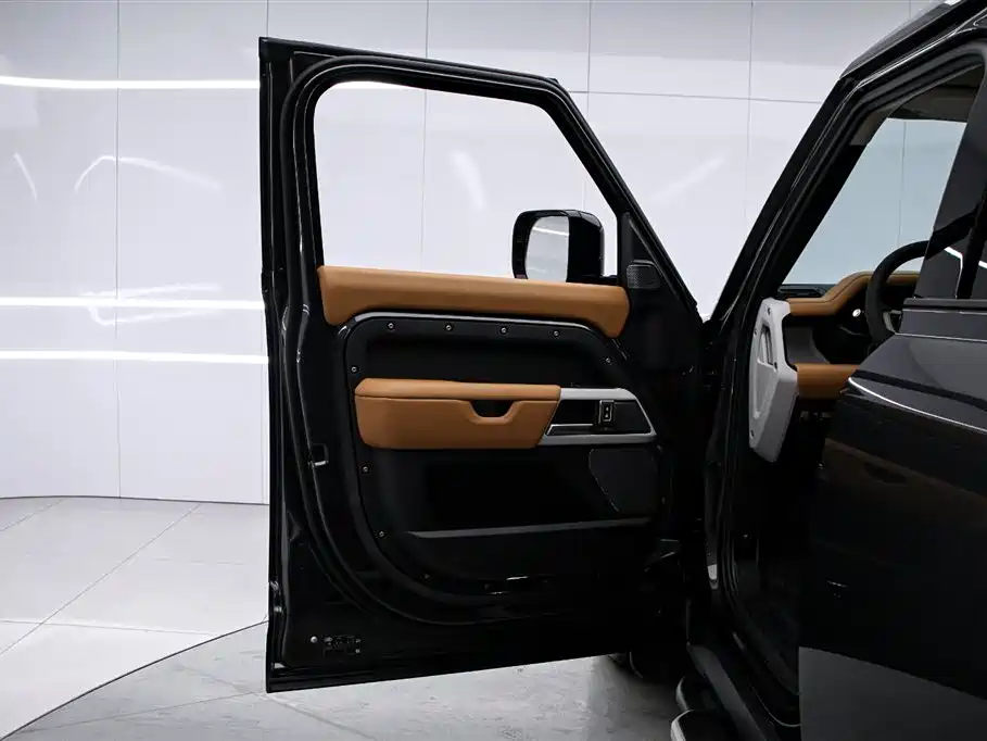Land Rover Defender 2024 — фото 11