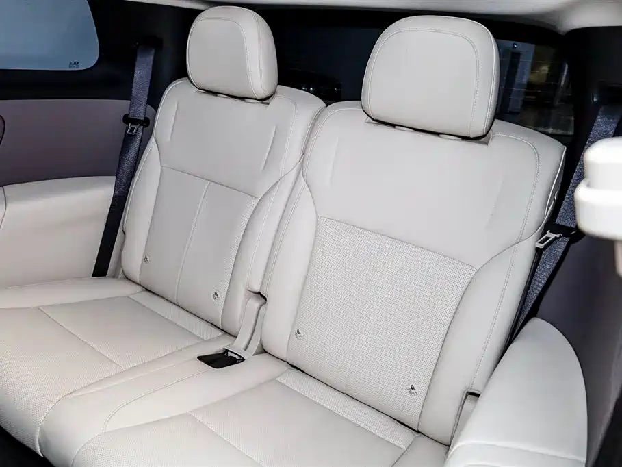 Li Auto i8 2025 — фото 10
