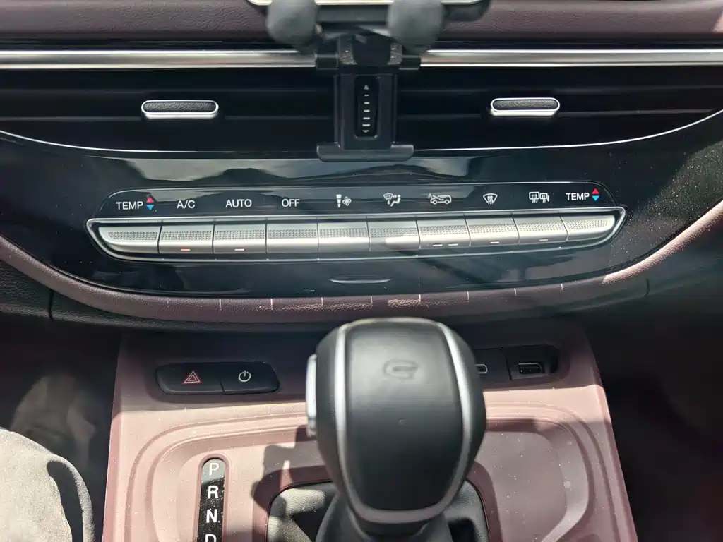 GAC Motor Trumpchi M6 2025 — фото 12