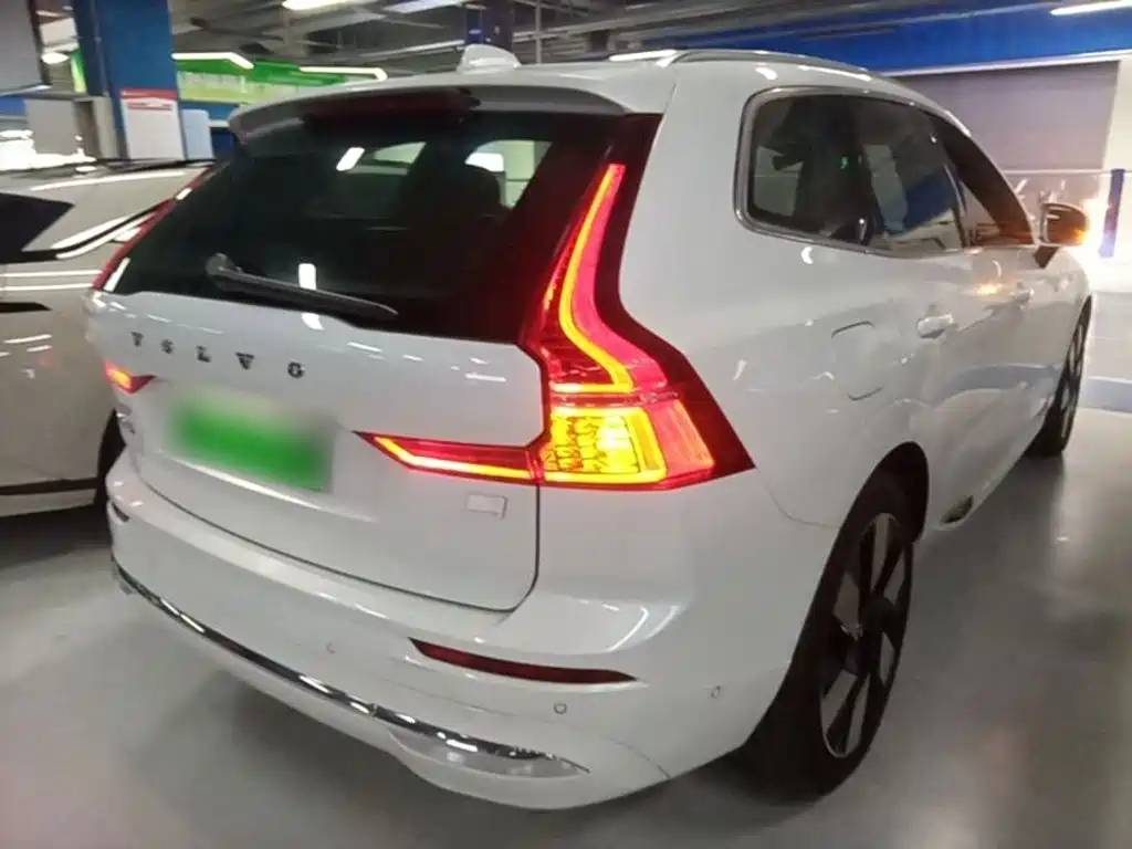 Volvo XC60 Plug-In Hybrid 2024 — фото 7