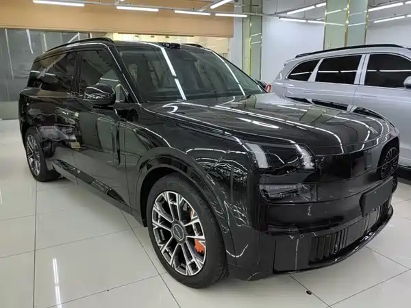 Lynk & Co 900 2025