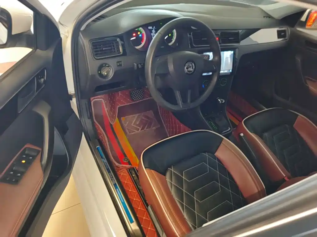 Skoda Rapid Spaceback 2019 — фото 16